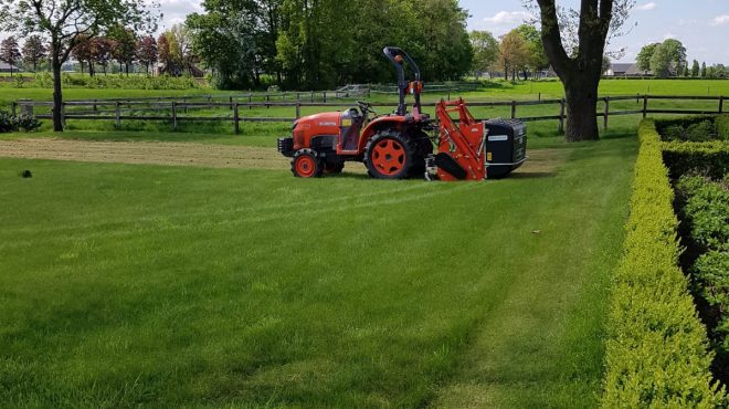 Verticuteren Kootwijkerbroek gazon onderhoud