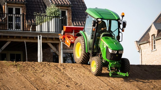 Gras zaaien door grastotaal.nl Hoe zaai je een mooi gazon in