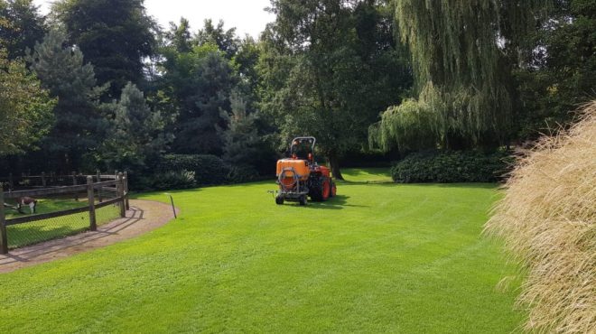 Vleuterweide. ( Onkruid bestrijding door Grastotaal.nl) Onkruidt bestrijding door Grastotaal.nl