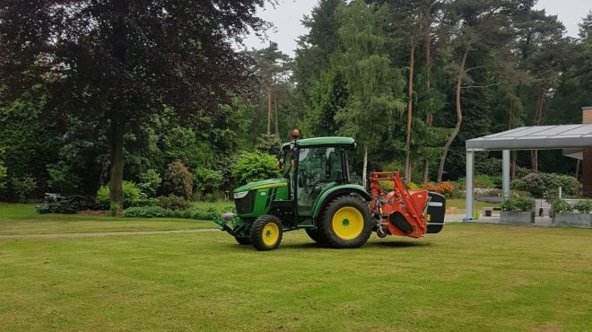 Wadenoijen. (Gazon verticuteren door Grastotaal.nl) Wadenoijen. (Gazon verticuteren door Grastotaal.nl)