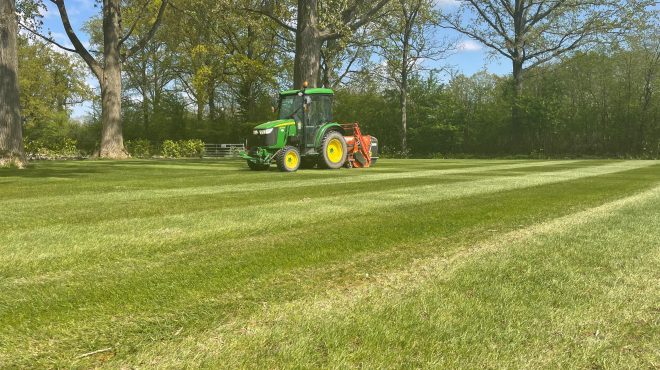 Grastotaal aan het verticuteren Grastotaal aan het verticuteren