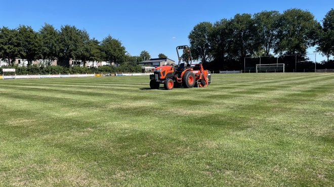 Gras verticuteren door Grastotaal Gras verticuteren door Grastotaal