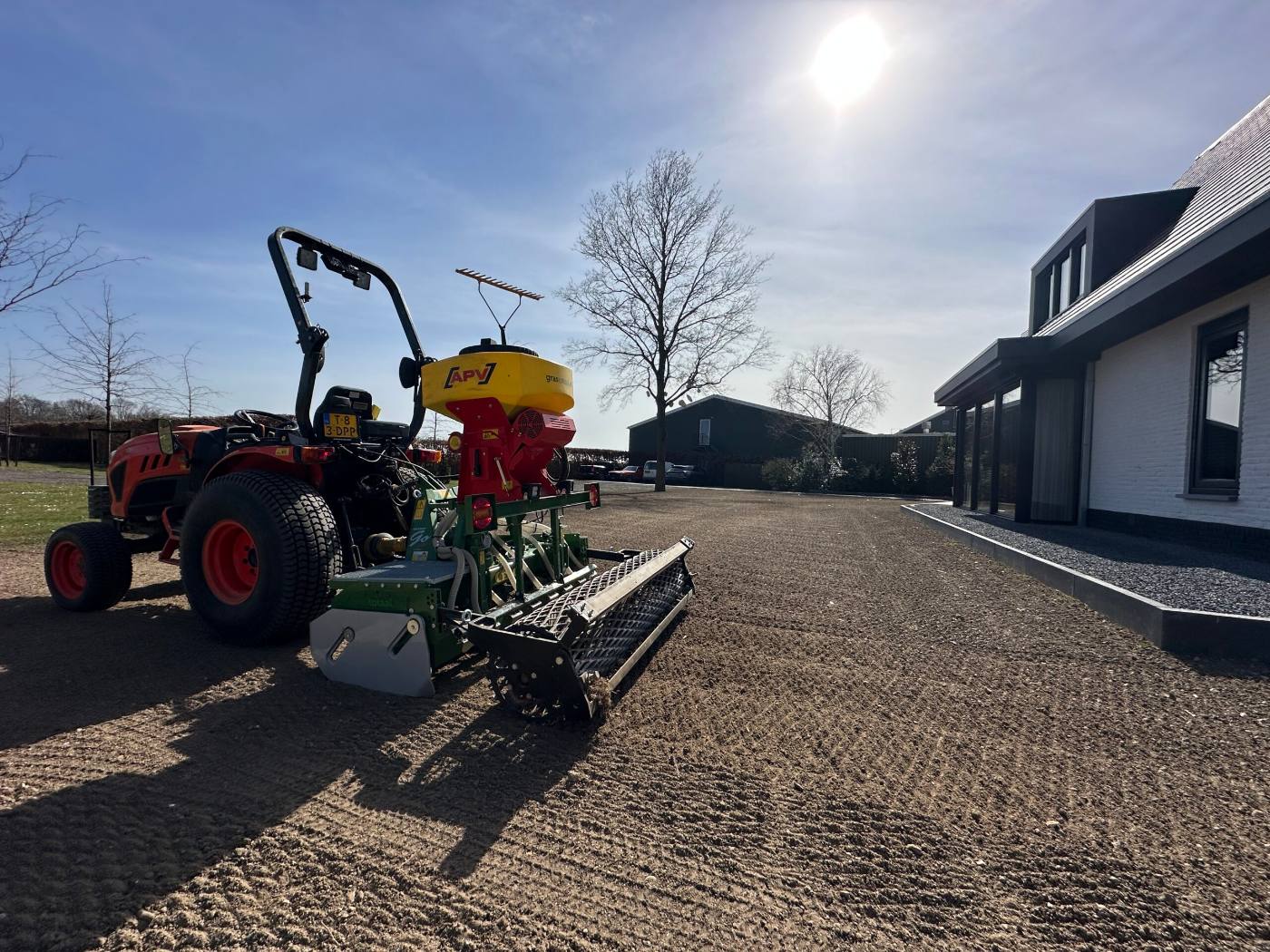 Gazon-in-laten-zaaien-door-Grastotaal.nl_-scaled-web