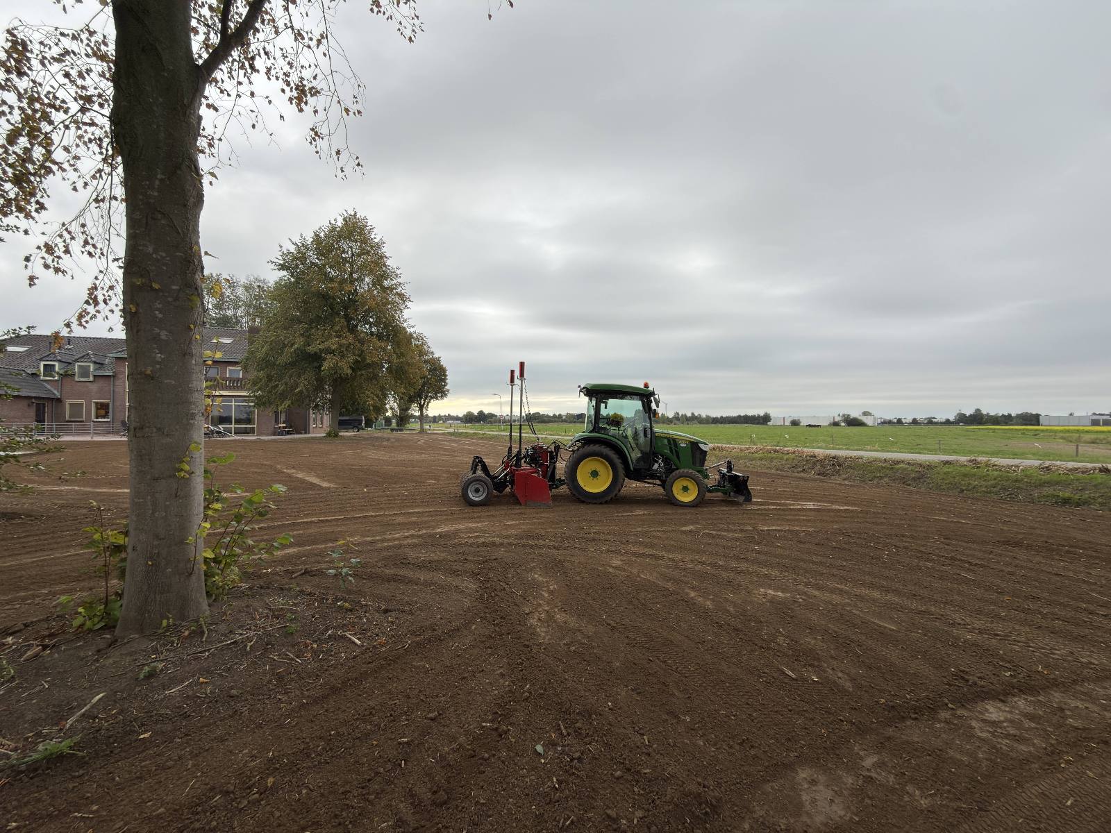 Tuin-laser-gestuurd-schuiven-Grastotaal.nl_-web